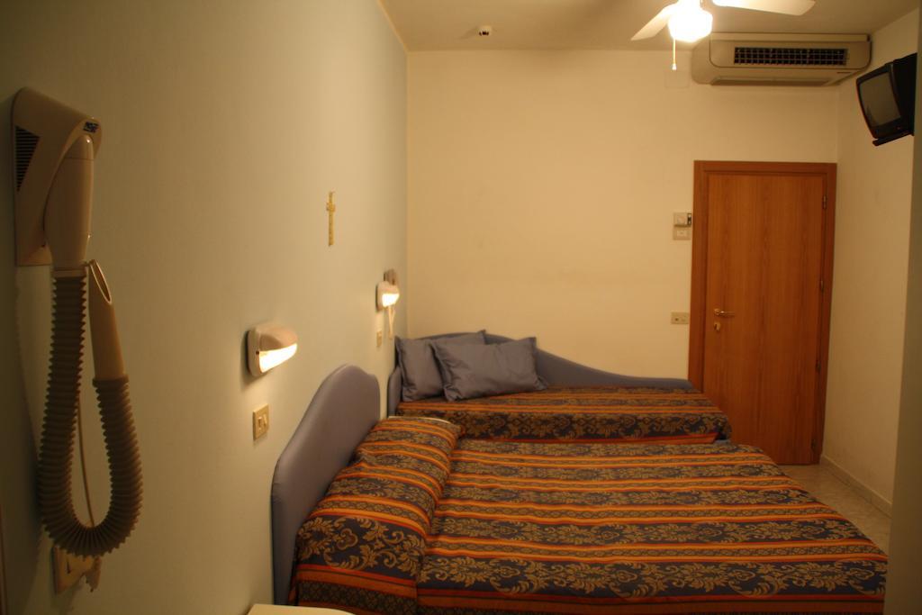 Hotel Tiglio Rimini Room photo