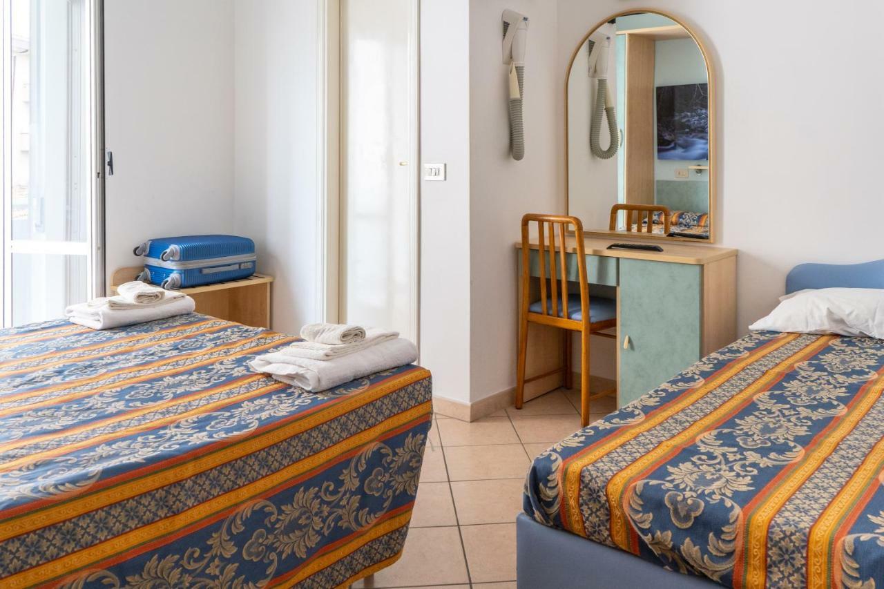Hotel Tiglio Rimini Exterior photo