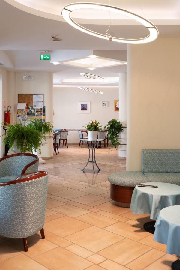 Hotel Tiglio Rimini Exterior photo